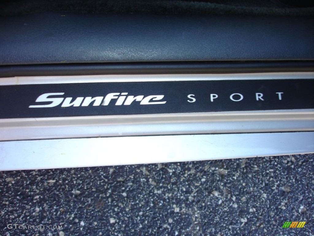 2004 Sunfire Coupe - Ultra Silver Metallic / Graphite photo #23
