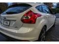 Oxford White - Focus SE Hatchback Photo No. 5