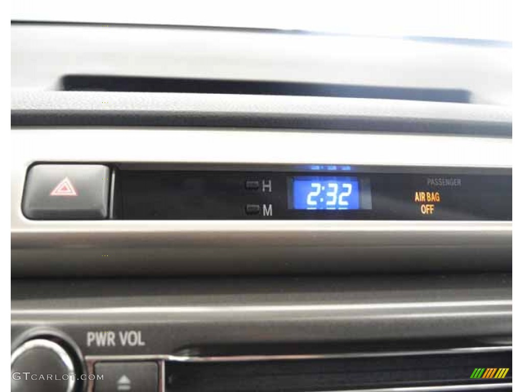 2013 RAV4 XLE - Classic Silver Metallic / Ash photo #18