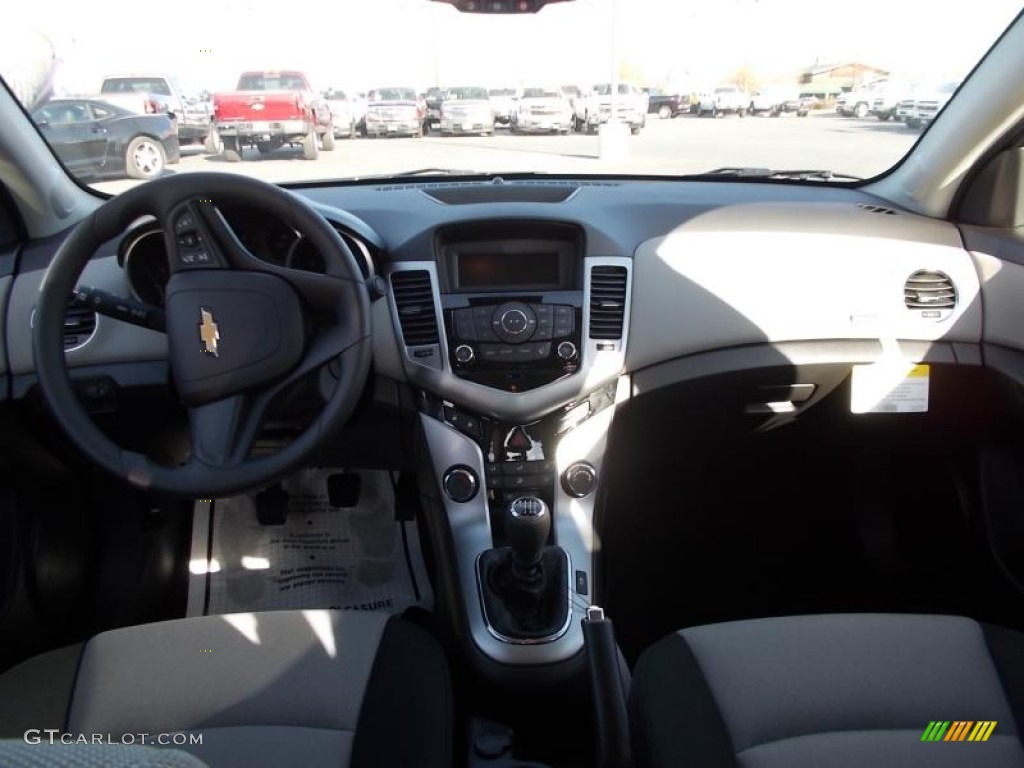 2014 Cruze LS - Blue Ray Metallic / Jet Black/Medium Titanium photo #9