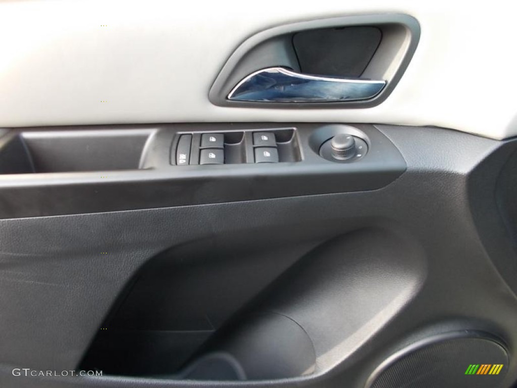 2014 Cruze LS - Blue Ray Metallic / Jet Black/Medium Titanium photo #11