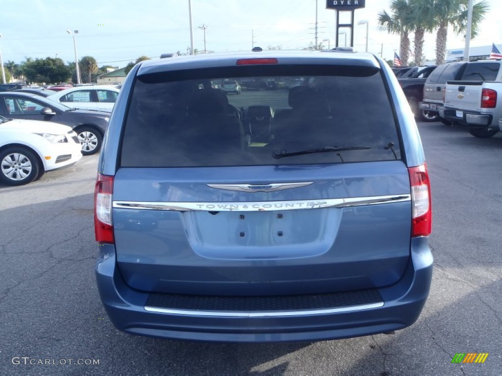 2011 Town & Country Touring - Sapphire Crystal Metallic / Black/Light Graystone photo #4