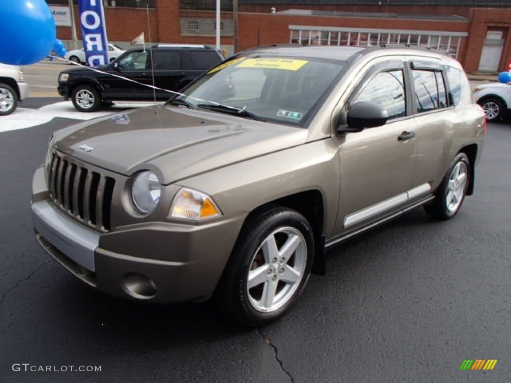 2007 Compass Limited 4x4 - Light Khaki Metallic / Pastel Pebble Beige photo #4