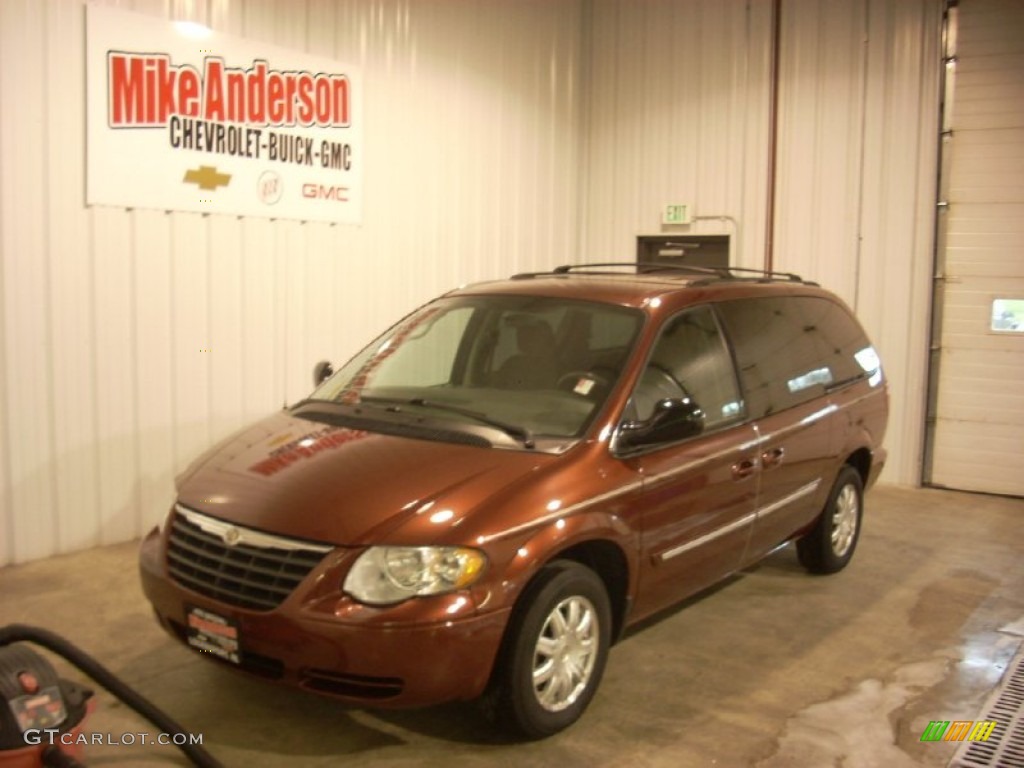 2007 Town & Country Touring - Cognac Crystal Pearl / Dark Khaki/Light Graystone photo #1