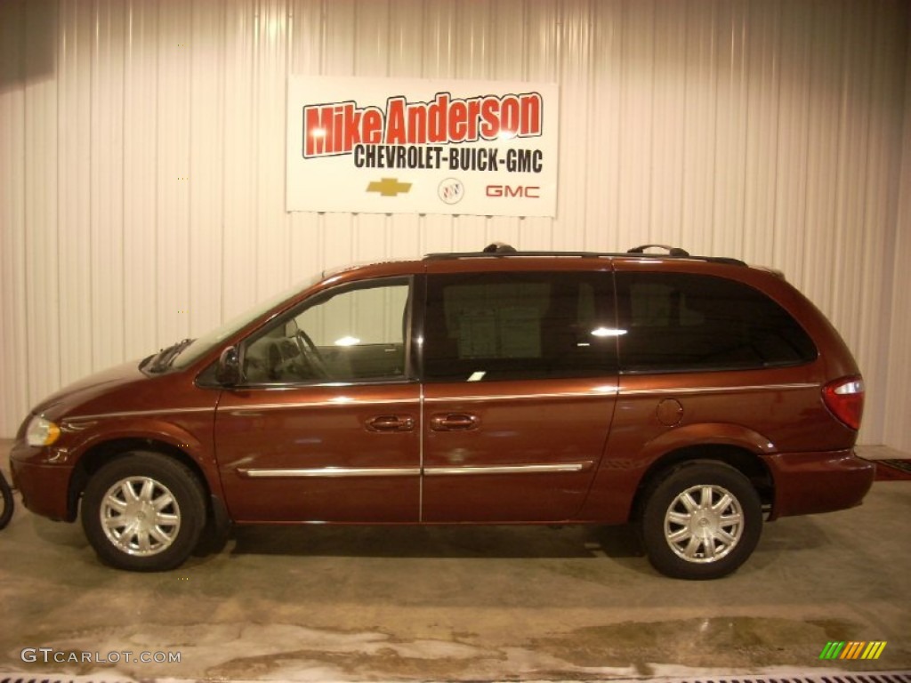 2007 Town & Country Touring - Cognac Crystal Pearl / Dark Khaki/Light Graystone photo #2