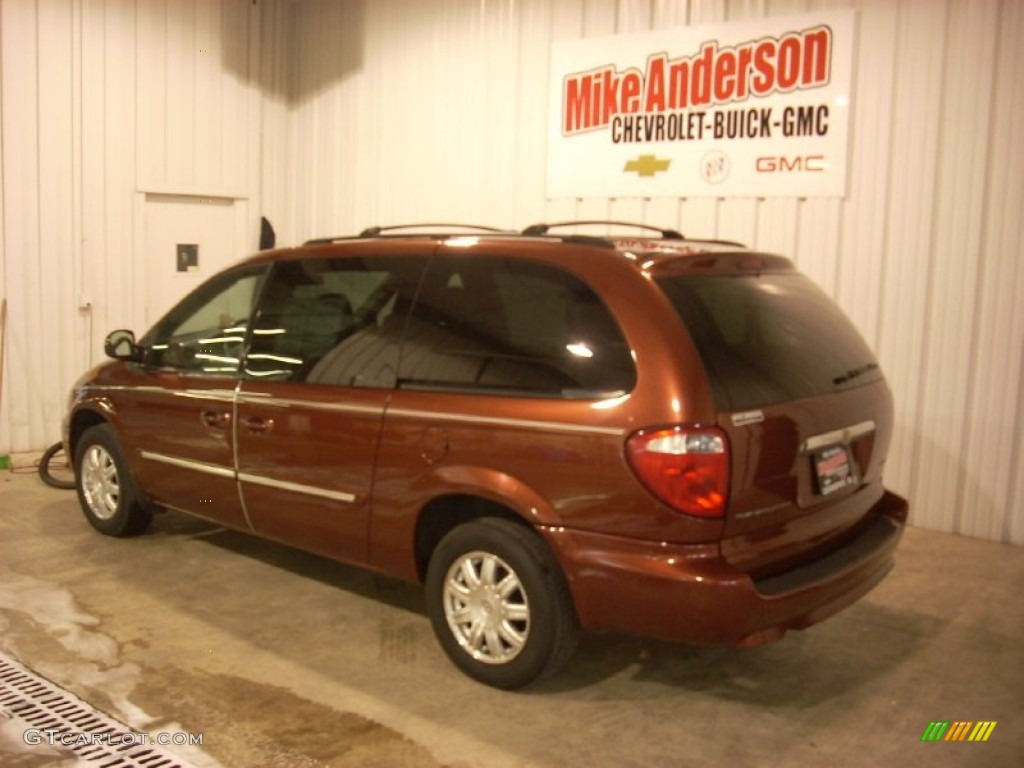 2007 Town & Country Touring - Cognac Crystal Pearl / Dark Khaki/Light Graystone photo #3