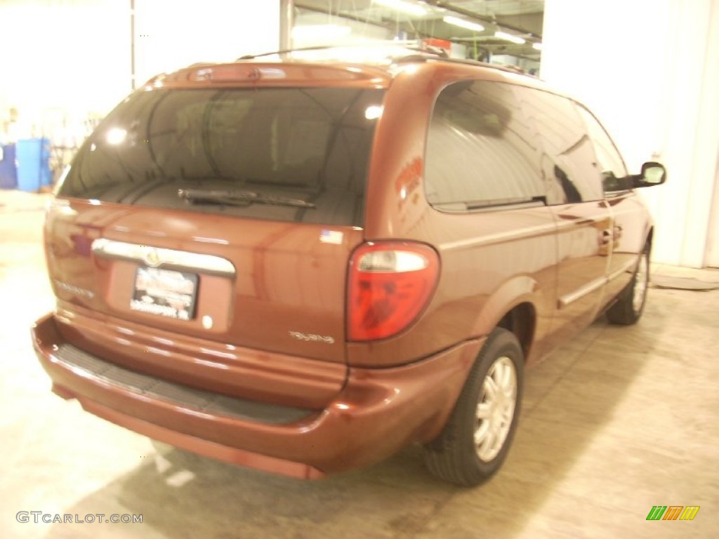 2007 Town & Country Touring - Cognac Crystal Pearl / Dark Khaki/Light Graystone photo #11