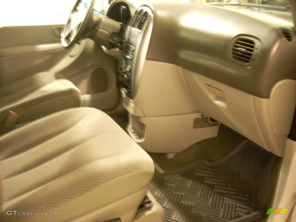2007 Town & Country Touring - Cognac Crystal Pearl / Dark Khaki/Light Graystone photo #13