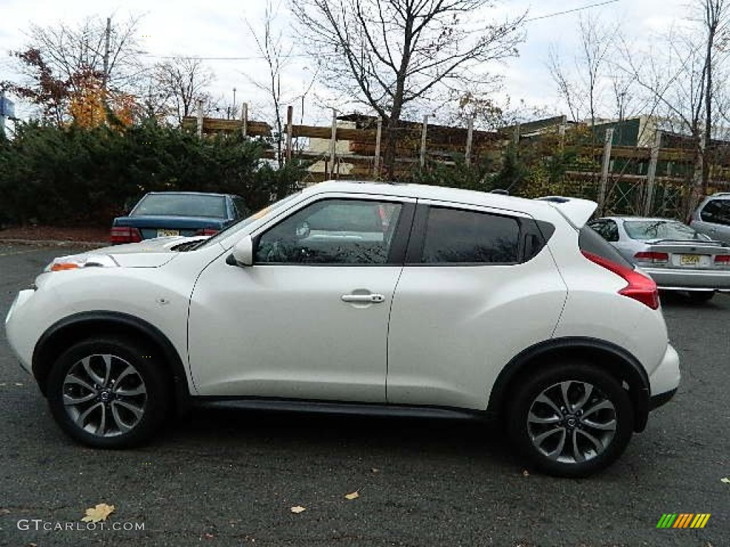 2011 Juke SV AWD - White Pearl / Black/Silver Trim photo #2