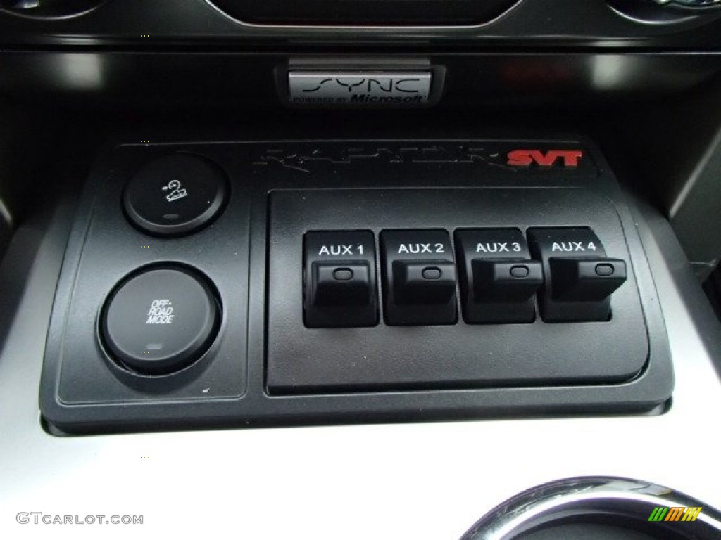 2014 Ford F150 SVT Raptor SuperCrew 4x4 Controls Photo #87812656