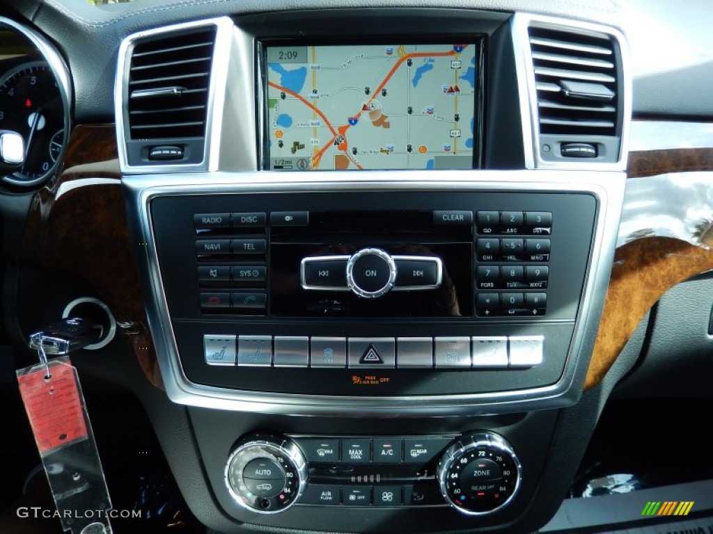2014 Mercedes-Benz GL 550 4Matic Controls Photo #87814723