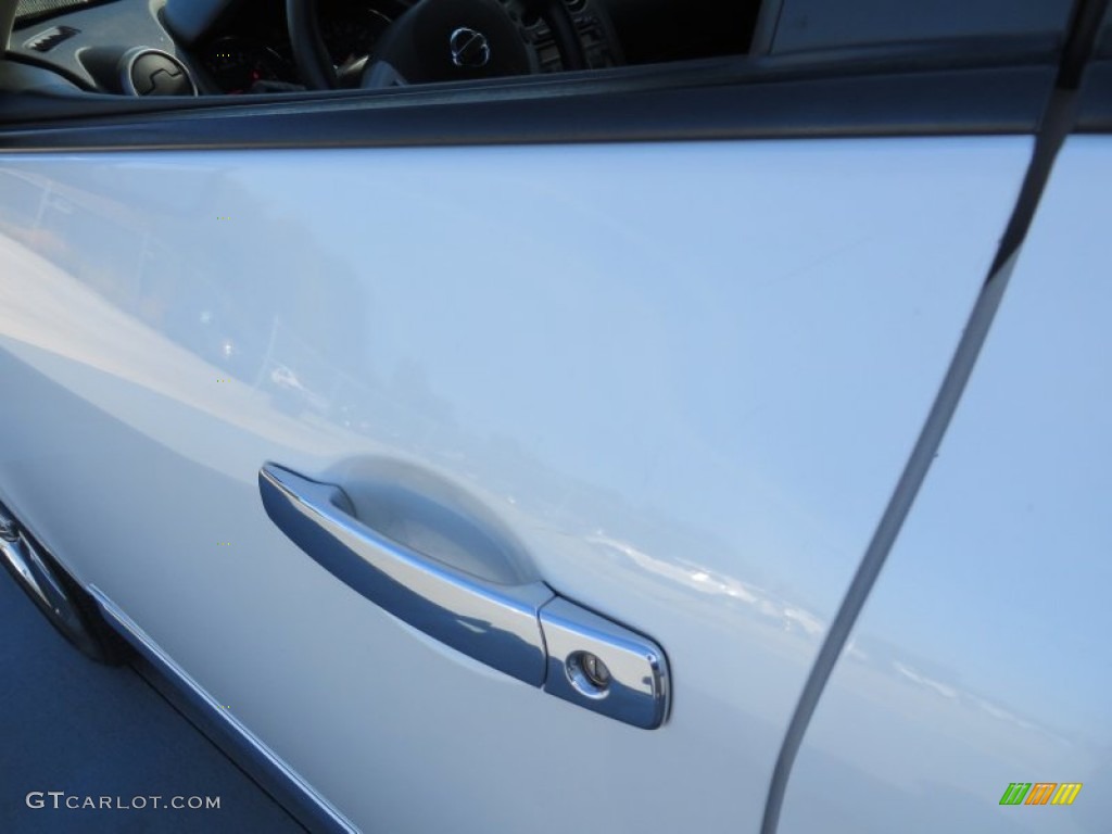 2011 Rogue S Krom Edition - Pearl White / Black photo #22