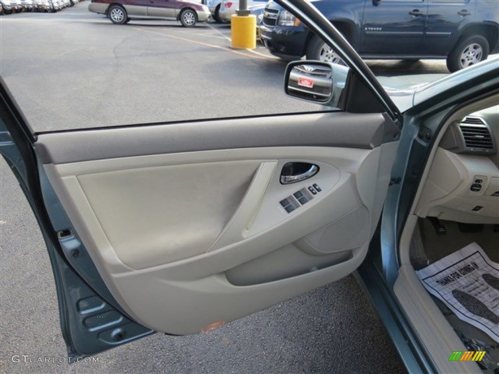 2011 Camry LE - Spruce Green Mica / Bisque photo #10