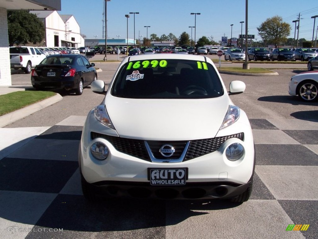 2011 Juke SV - White Pearl / Black/Silver Trim photo #2