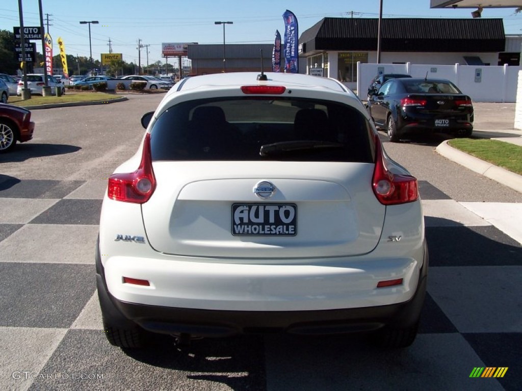 2011 Juke SV - White Pearl / Black/Silver Trim photo #4