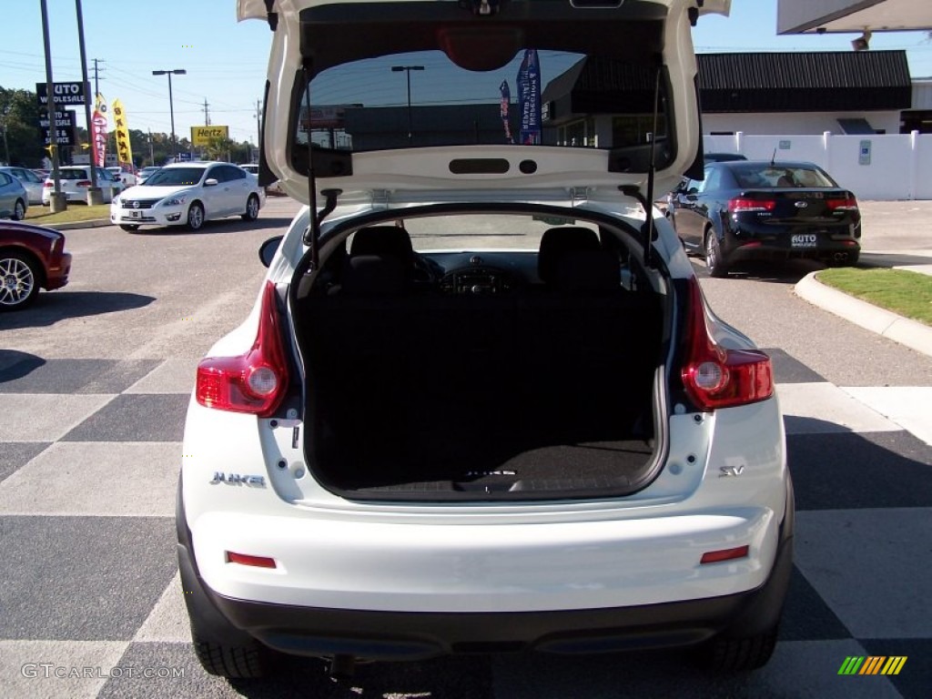 2011 Juke SV - White Pearl / Black/Silver Trim photo #5