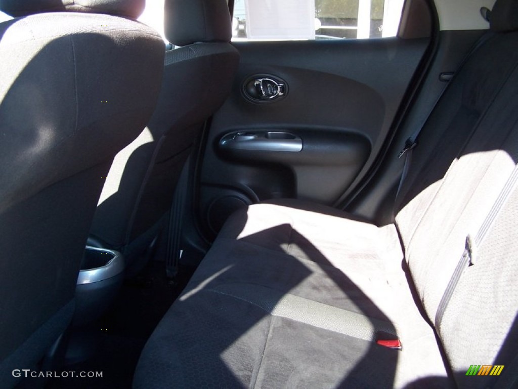 2011 Juke SV - White Pearl / Black/Silver Trim photo #12