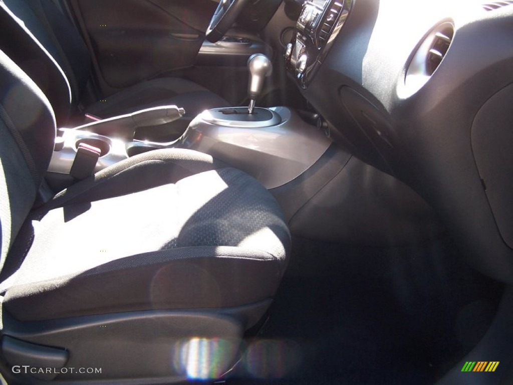 2011 Juke SV - White Pearl / Black/Silver Trim photo #13