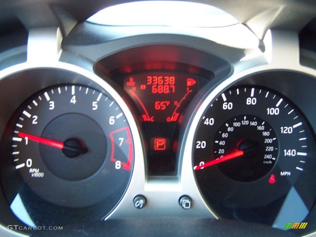 2011 Juke SV - White Pearl / Black/Silver Trim photo #16