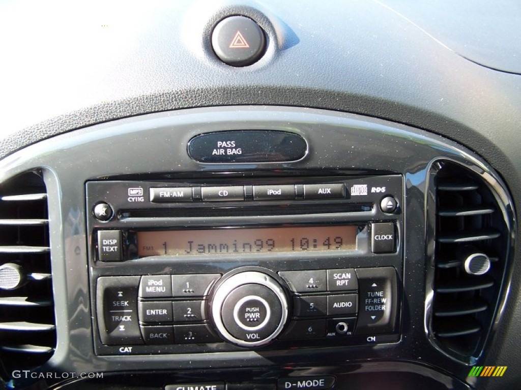2011 Juke SV - White Pearl / Black/Silver Trim photo #17