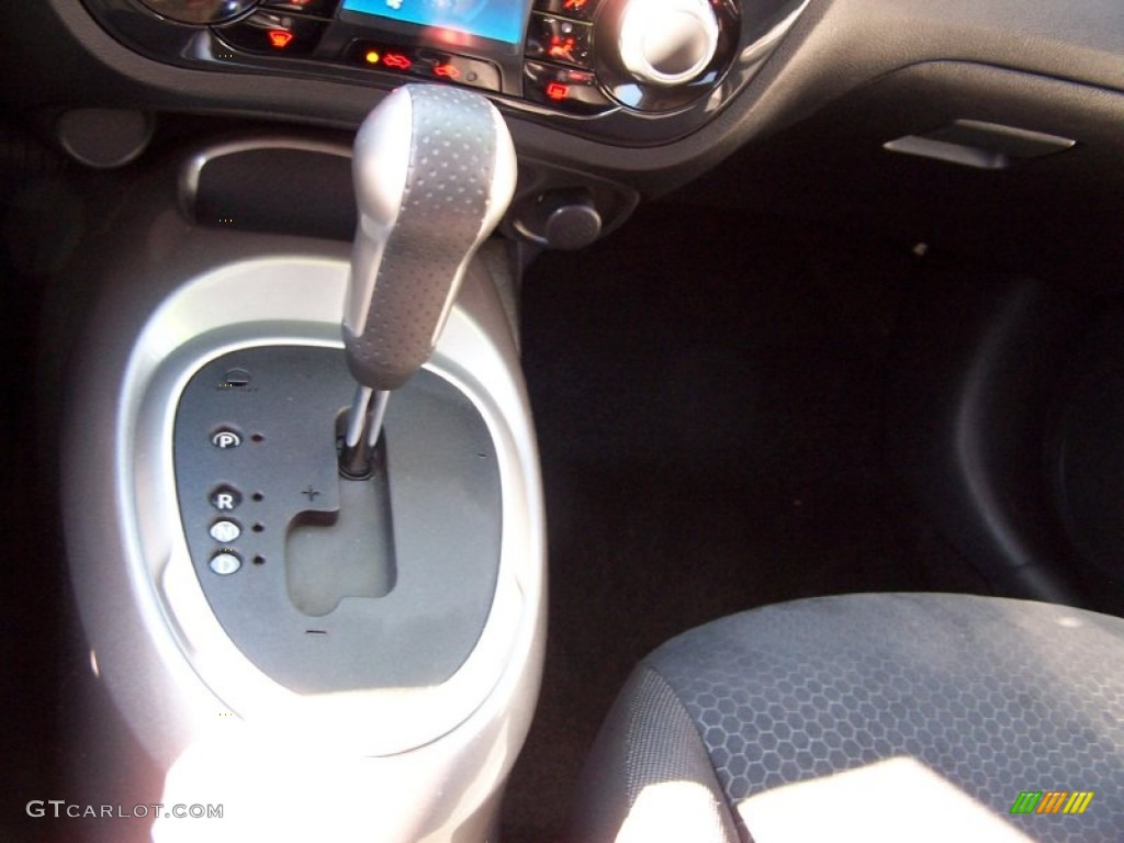 2011 Juke SV - White Pearl / Black/Silver Trim photo #19