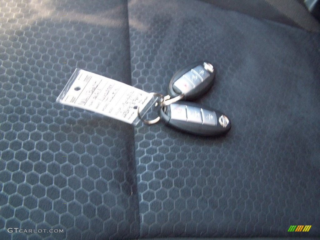 2011 Juke SV - White Pearl / Black/Silver Trim photo #20