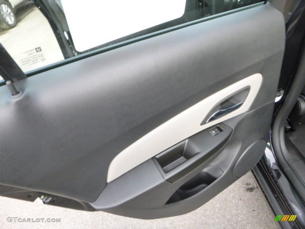 2014 Cruze LS - Black Granite Metallic / Jet Black/Medium Titanium photo #13
