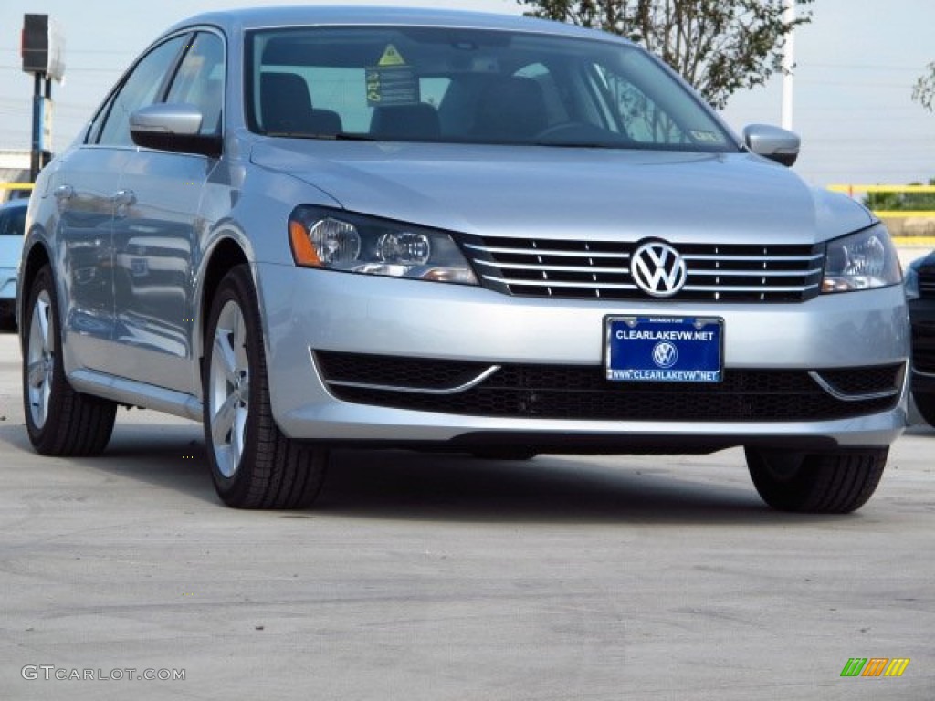 Reflex Silver Metallic Volkswagen Passat