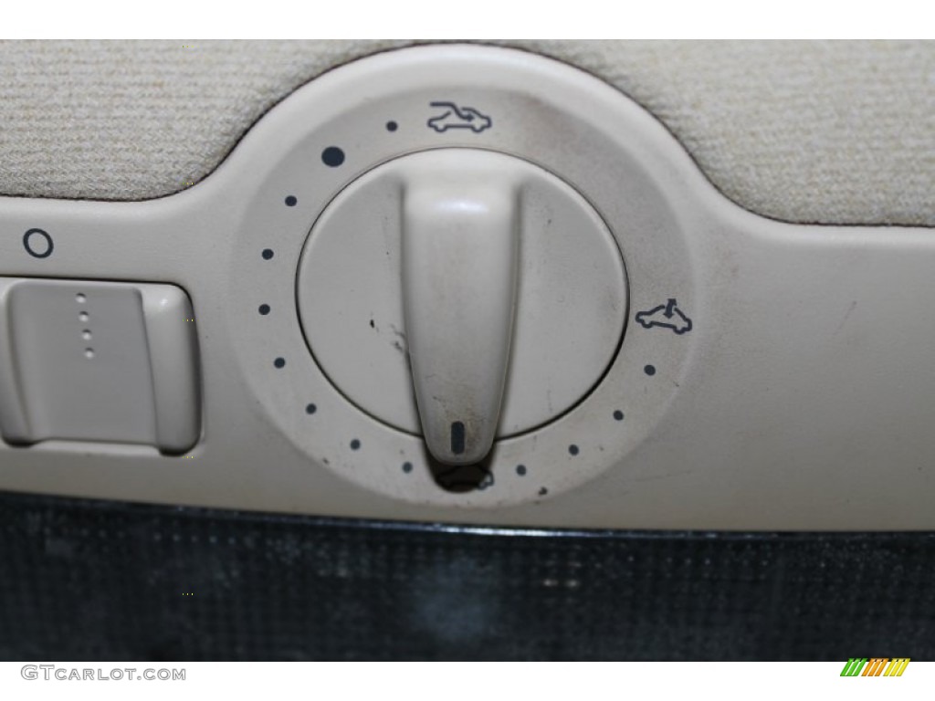 2002 Jetta GLS 1.8T Sedan - Cool White / Beige photo #13