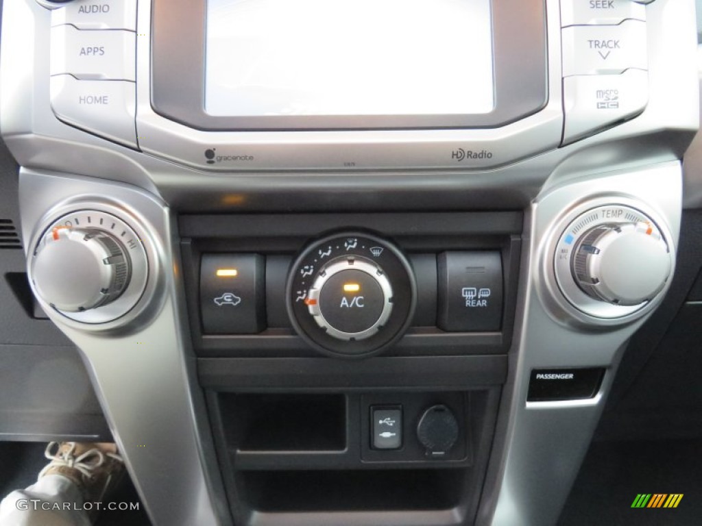2014 4Runner SR5 - Classic Silver Metallic / Graphite photo #30
