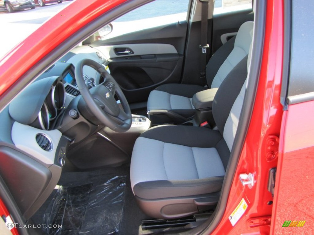 2014 Cruze LS - Red Hot / Jet Black/Medium Titanium photo #9