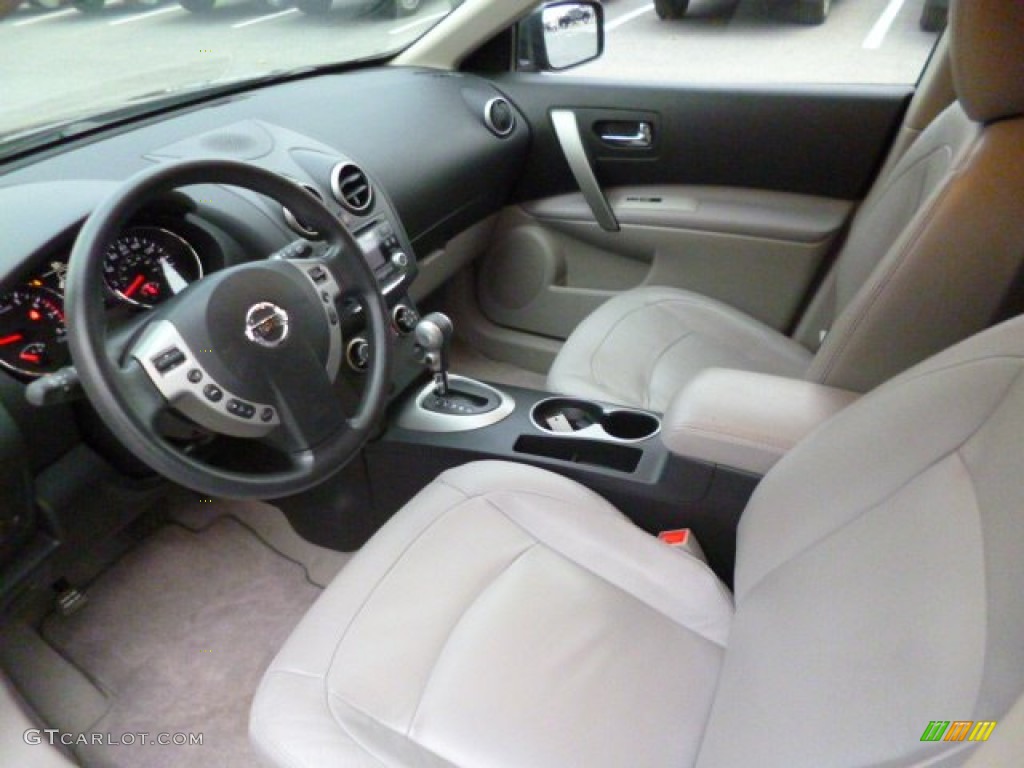 2011 Rogue SV AWD - Wicked Black / Gray photo #16
