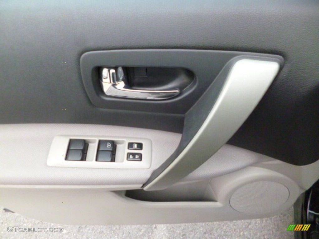 2011 Rogue SV AWD - Wicked Black / Gray photo #17