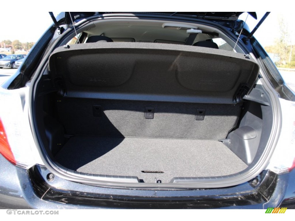 2014 Toyota Yaris L 5 Door Trunk Photos