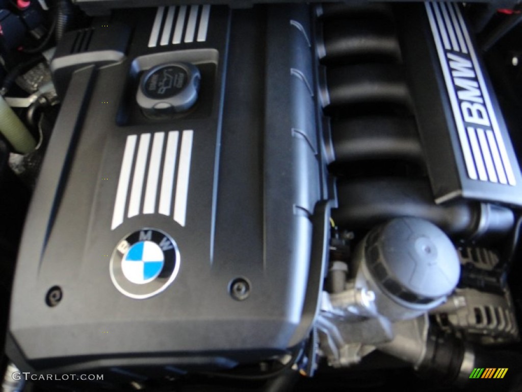 2010 BMW 3 Series 328i Sports Wagon Engine Photos