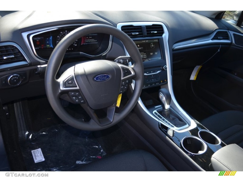 2014 Ford Fusion SE Charcoal Black Dashboard Photo #87876556