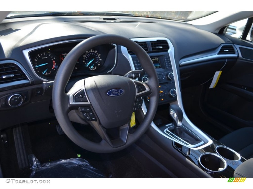 2014 Ford Fusion SE Charcoal Black Dashboard Photo #87877909