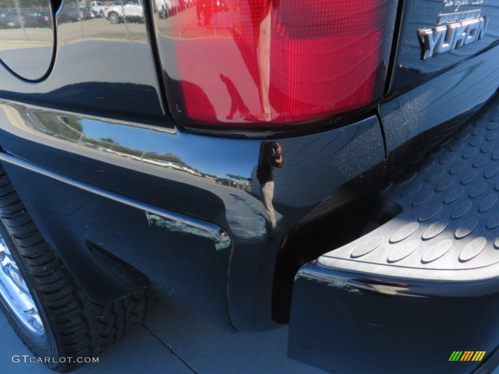 2005 Yukon Denali AWD - Onyx Black / Stone Gray photo #20