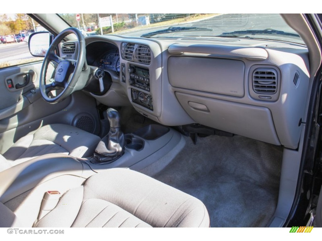 2004 Blazer LS 4x4 - Black / Graphite Gray photo #8