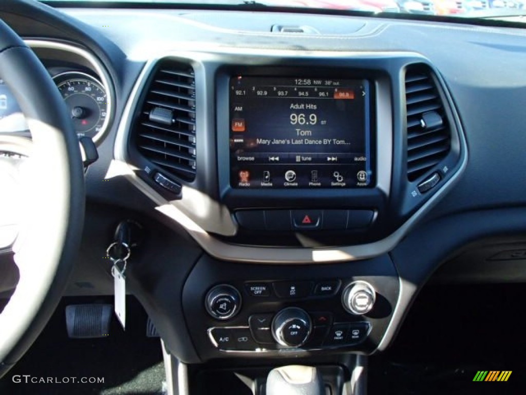 2014 Jeep Cherokee Latitude 4x4 Controls Photo #87883501