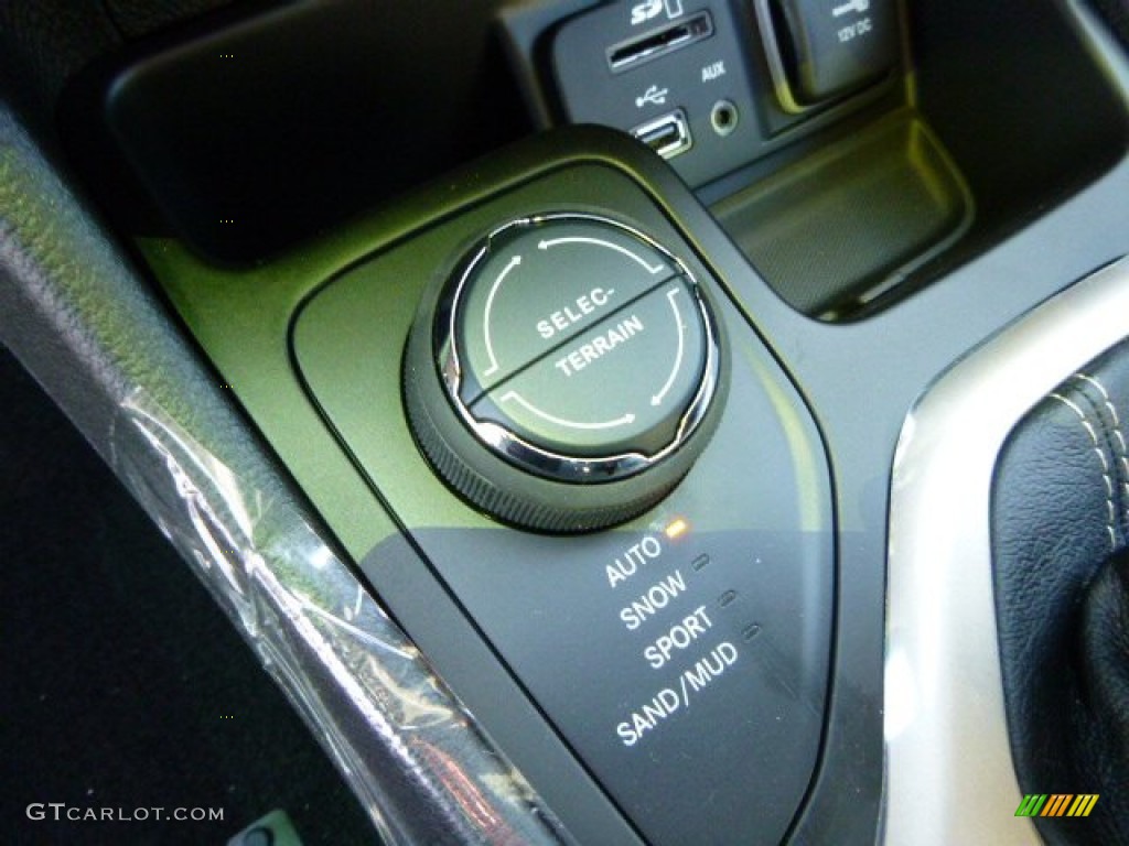 2014 Jeep Cherokee Latitude 4x4 Controls Photo #87887332