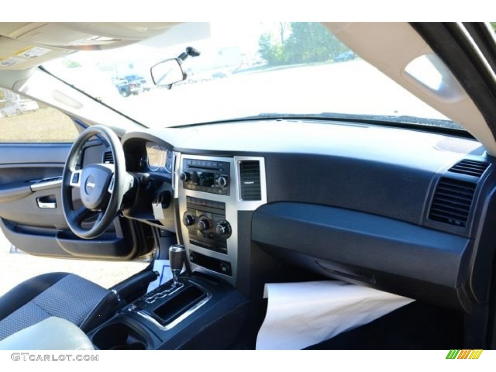 2009 Grand Cherokee Laredo - Olive Green Metallic / Medium Slate Gray/Dark Slate Gray photo #18