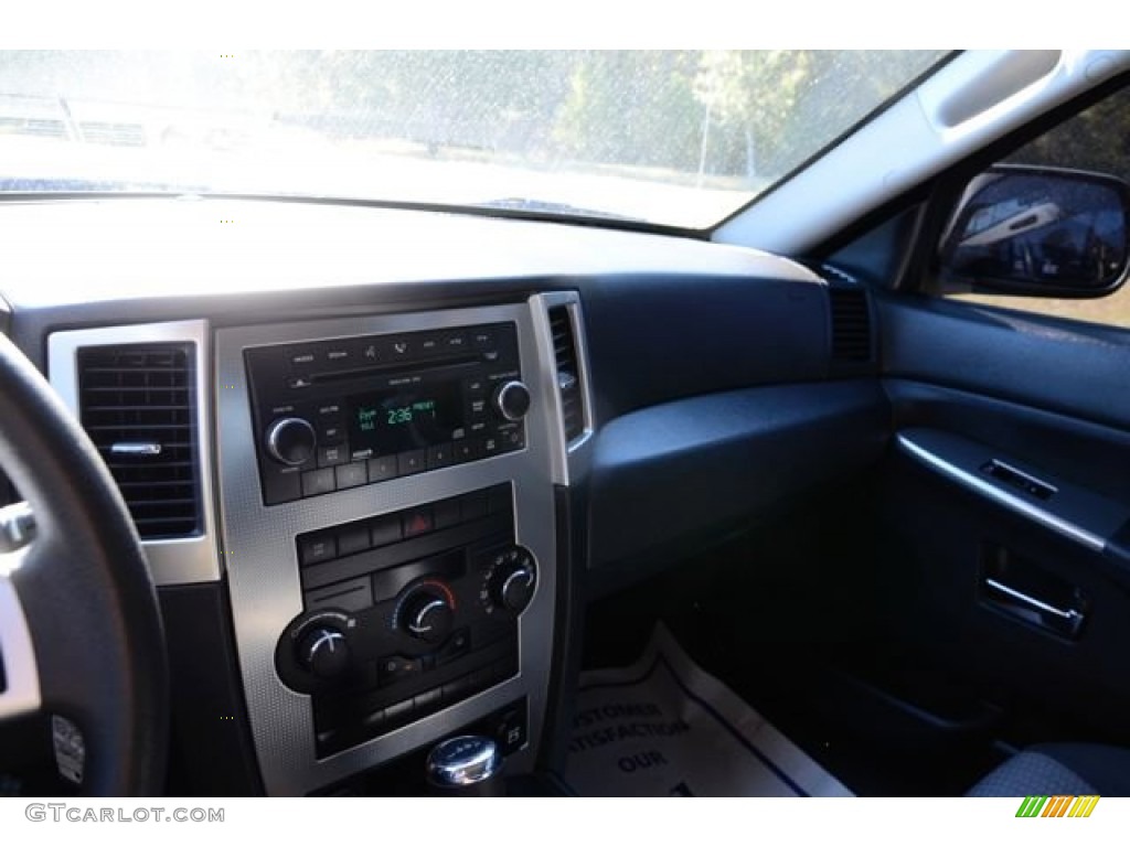2009 Grand Cherokee Laredo - Olive Green Metallic / Medium Slate Gray/Dark Slate Gray photo #28