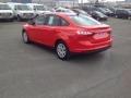 Race Red - Focus SE Sedan Photo No. 5