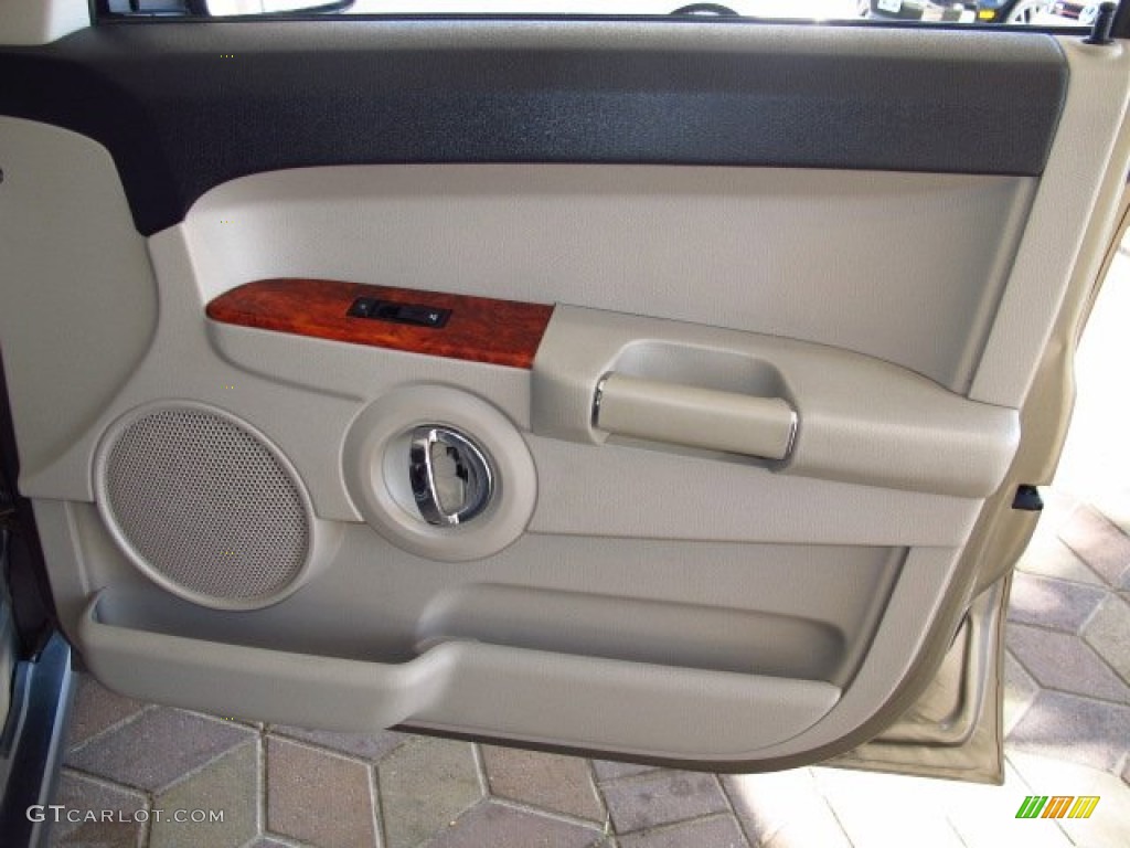 2006 Jeep Commander Limited 4x4 Saddle Brown Door Panel Photo #87898411