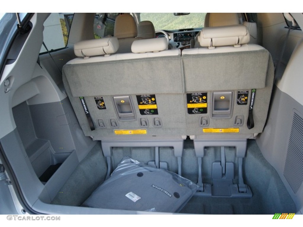 2014 Sienna XLE AWD - Silver Sky Metallic / Light Gray photo #9