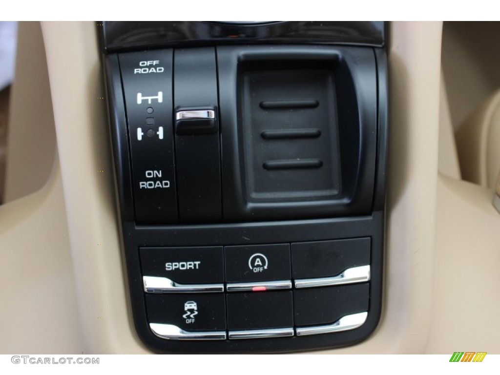 2014 Porsche Cayenne Standard Cayenne Model Controls Photos