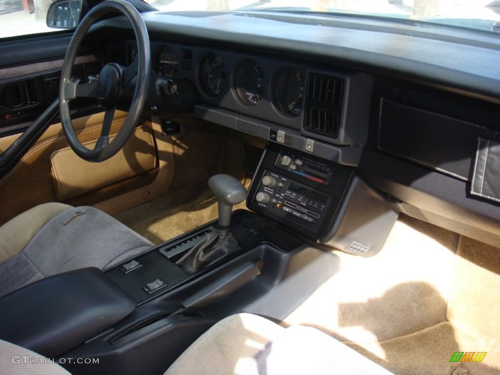 1986 Pontiac Firebird Trans Am Tan Dashboard Photo #87907441