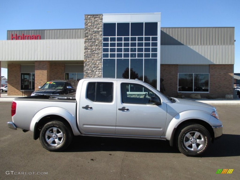 2011 Frontier SV Crew Cab 4x4 - Radiant Silver Metallic / Steel photo #1