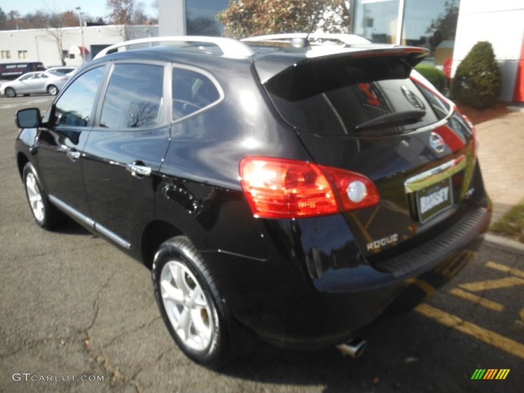 2011 Rogue SV AWD - Wicked Black / Black photo #4